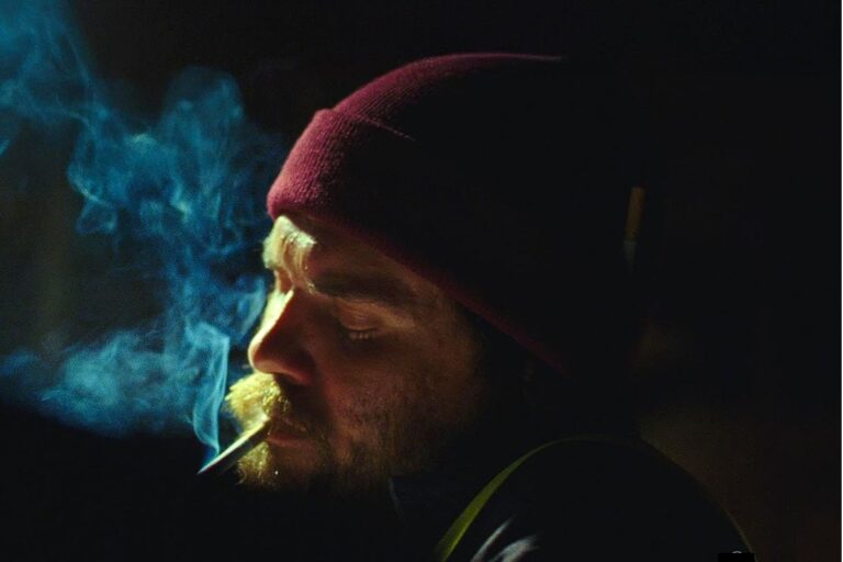 가수들 단편 영화 술집 노래 대결 장면 넷플릭스 2월 13일 공개