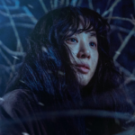 하얀 차를 탄 여자 결말 해석 산속에서 도경이 서 있는 장면