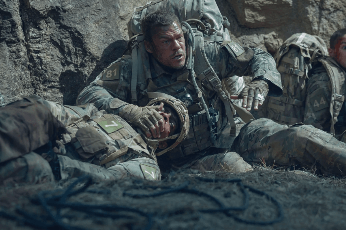 워 머신 전쟁 기계 2026 넷플릭스 영화 앨런 리치슨 레인저 훈련 장면