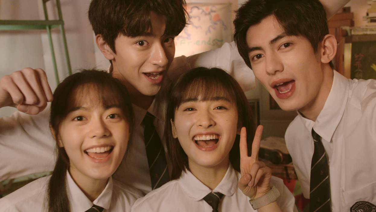 일주일간 친구 넷플릭스 공개 중국 청춘 로맨스 영화 장면